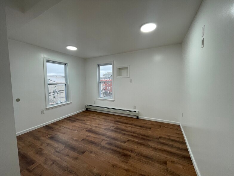 Building Photo - 167 3rd St
