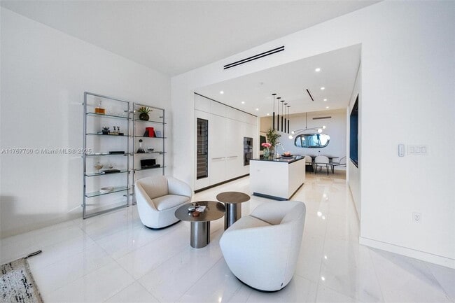 Building Photo - 300 Biscayne Blvd Way