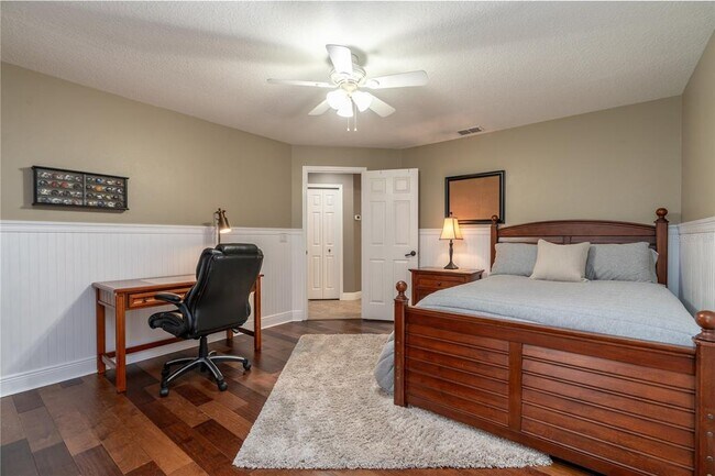 Building Photo - 3829 Spruce Pine Dr