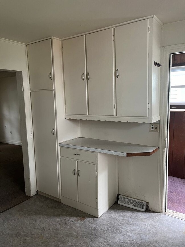 Building Photo - 2-3 Bedroom, 1 Bathroom Detached House in Shippensburg