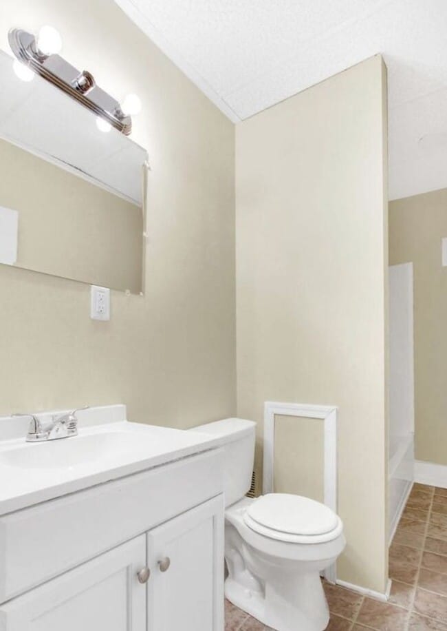 Building Photo - Bright 4 Bedroom, 1.5 Bath Home in Enola Pa!