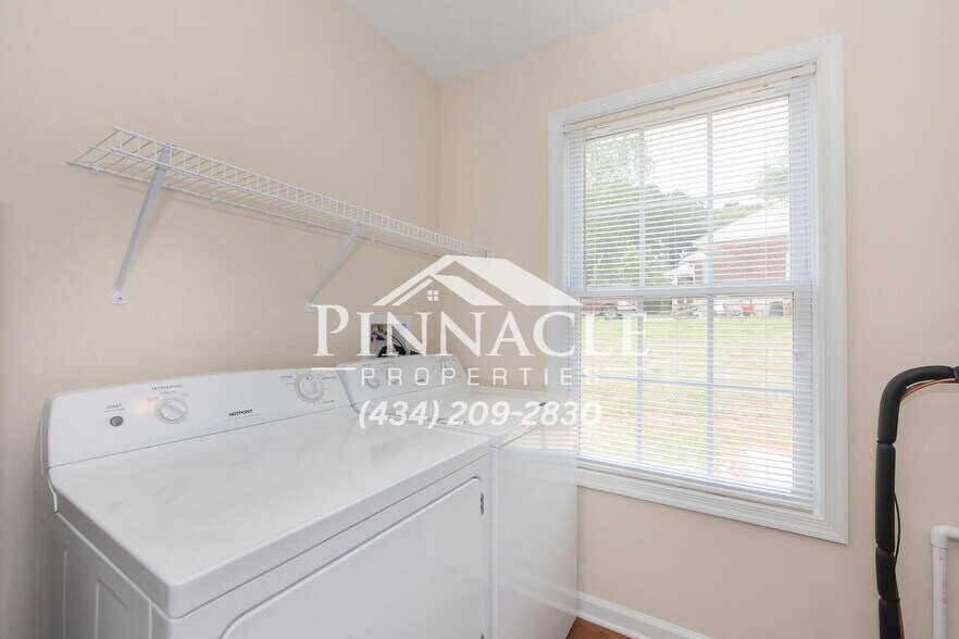 Building Photo - 586 Leesville Rd