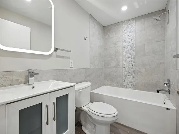 Building Photo - 2011 N Randolph St