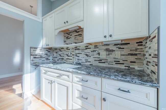 Building Photo - 657 E Heather Dr