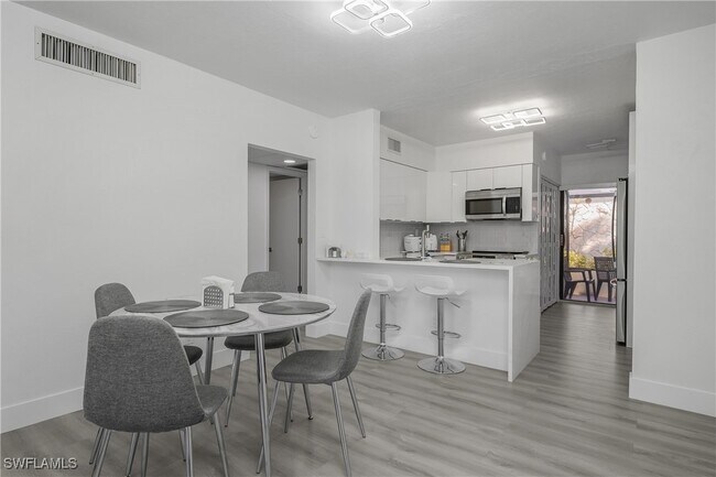 Building Photo - 201 S Collier Blvd