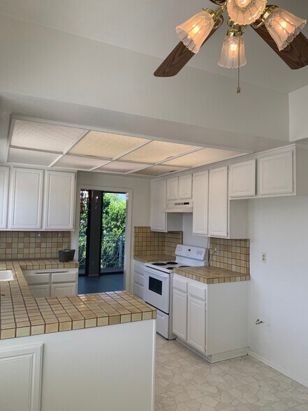 Building Photo - 19029 Nordhoff St