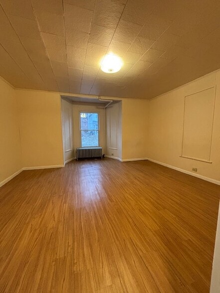 Living room - 130 N Fairview St