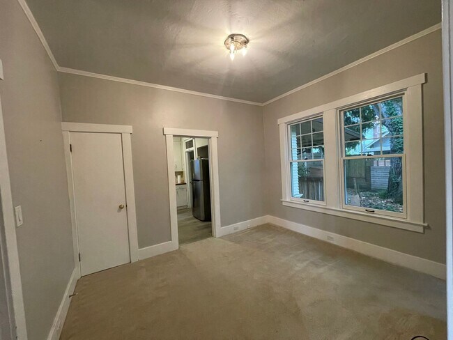 Building Photo - Elegant 4BR 2.5Bath Home with Fenced Yard & Garage Across from Seattle Prep**one month FREE rent**