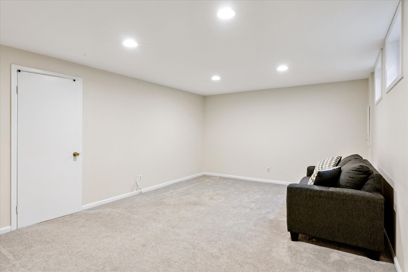 Building Photo - 2433 E Fremont Ct