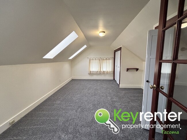 Building Photo - Charming 3-Bedroom Rental Home in Central ...