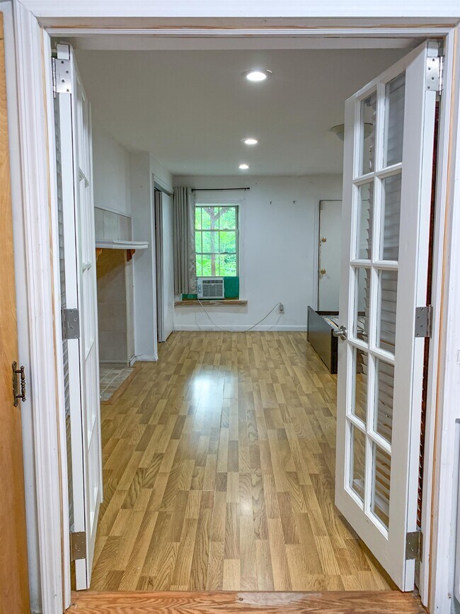 Building Photo - 639 Palisade Ave