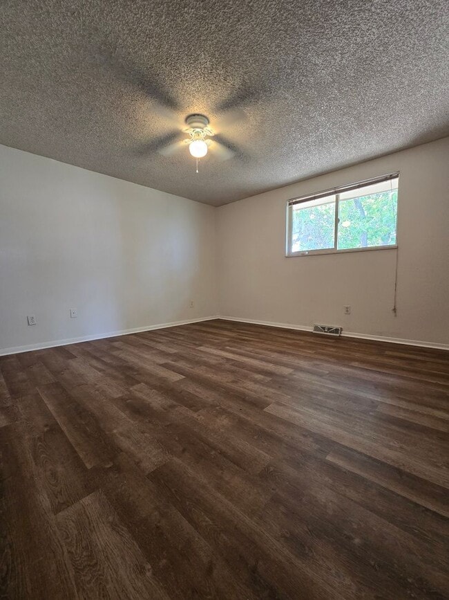 Building Photo - Duplex in Country setting! New paint and Flooring!