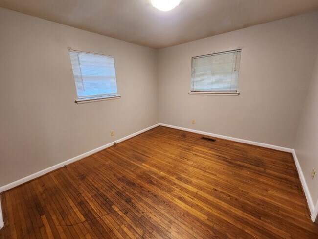 Building Photo - 7 Cliffwood Cir
