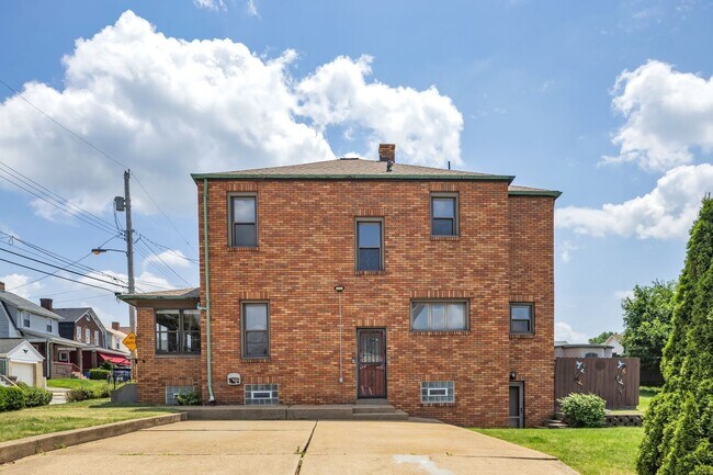 Building Photo - 1002 Fordham Ave