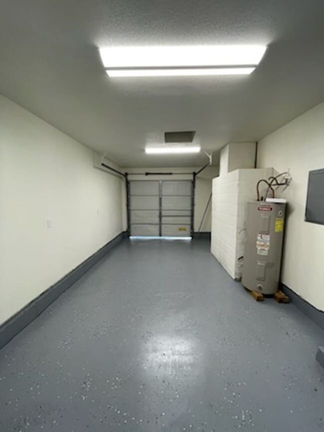 Building Photo - Newly Remodeled 3 Bedroom 1 Bathroom Ranch...
