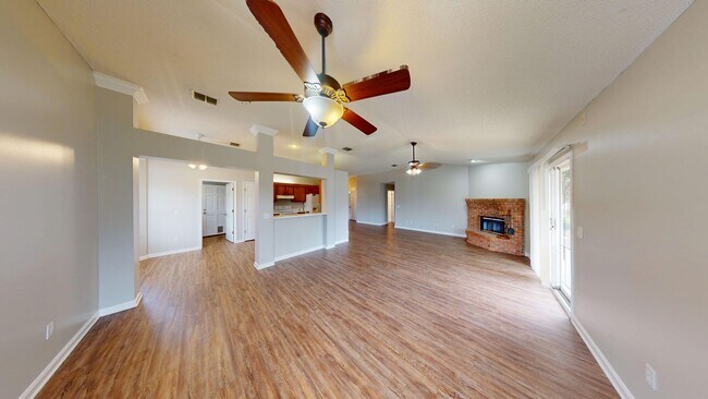 Building Photo - 3Bed/ 2Bath Home - Available Now!
