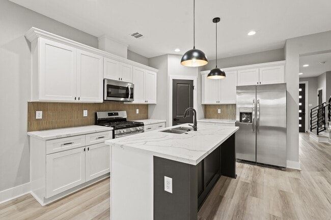 Building Photo - 2113 St Charles St