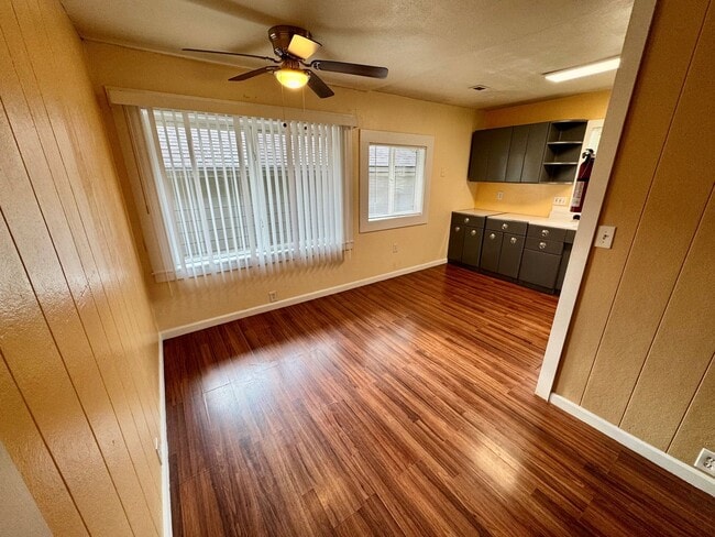 Building Photo - Pet-Friendly Home Conveniently Located Nea...