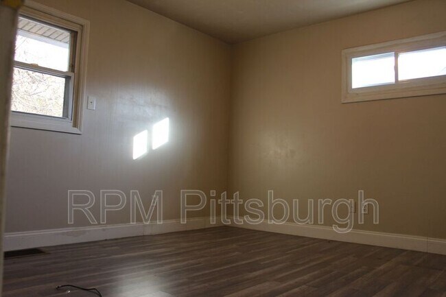 Building Photo - 753 Jefferson Rd