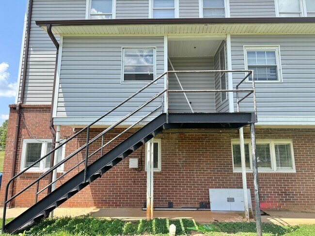 Building Photo - 224 28th Ave Pl NE
