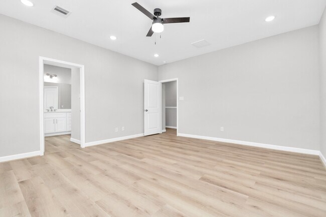 Building Photo - 2333 Hoskins Dr