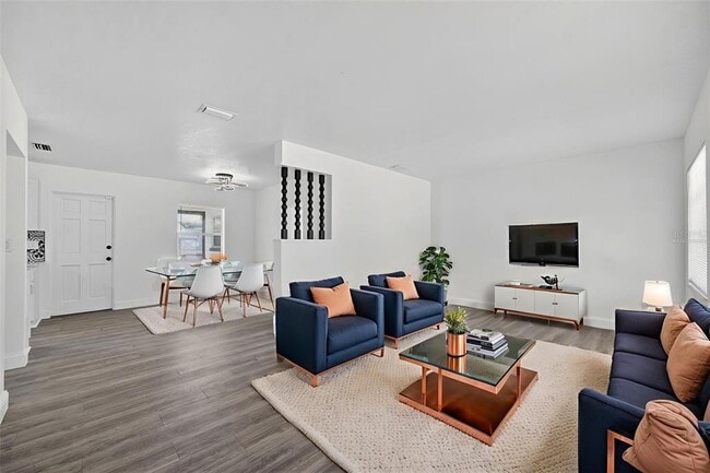 Building Photo - 3034 Touraine Ave