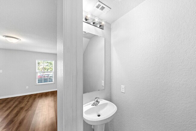 Building Photo - Modern Comfort Meets Everyday Living in This Beautifully Updated Two Story Home for Rent