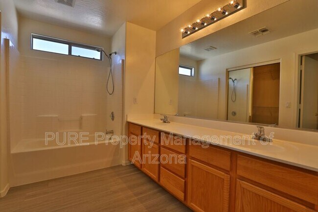 Building Photo - 11380 W Mohave St