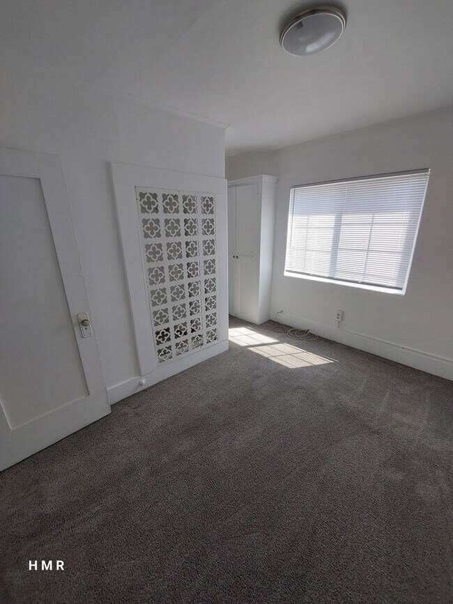 Building Photo - 4604 Durfee Ave