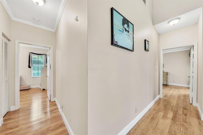 Building Photo - 7644 Elm Ridge Dr
