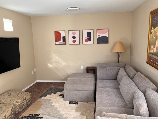 Den - 2714 Hyder Ave SE