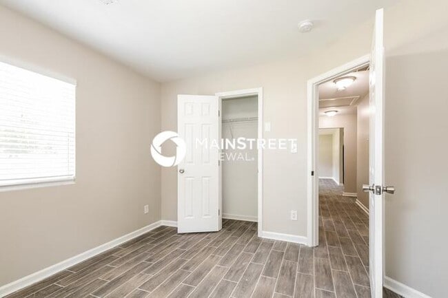 Building Photo - 3 Bedroom Pet-Friendly Home in Charlotte, NC with Main Street Renewal