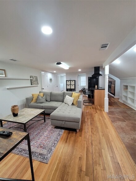 Building Photo - 2137 Madison Ave