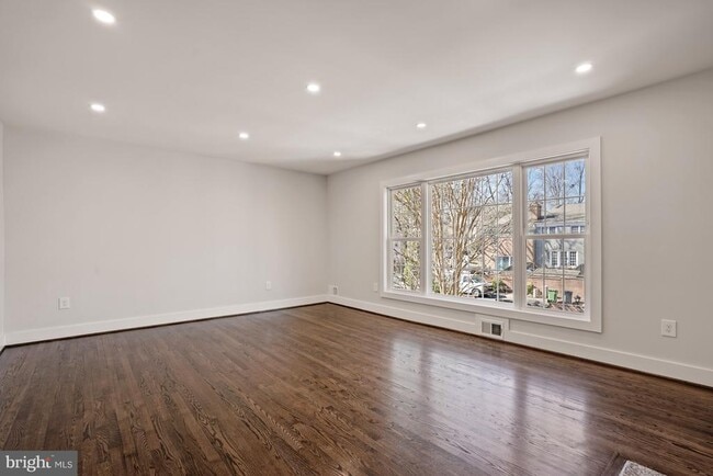Building Photo - 1110 Wimbledon Dr