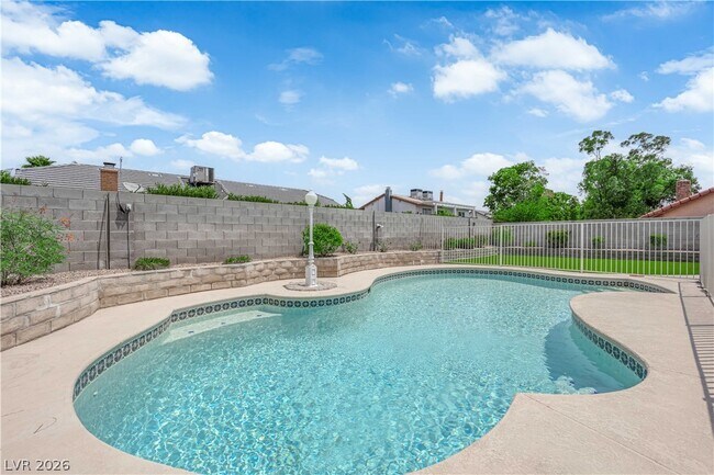 Building Photo - 6320 Peppermill Dr