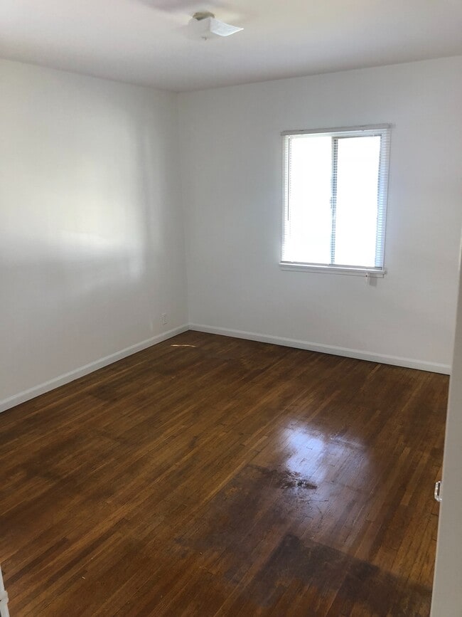 Building Photo - Single Family Home Available for Rent