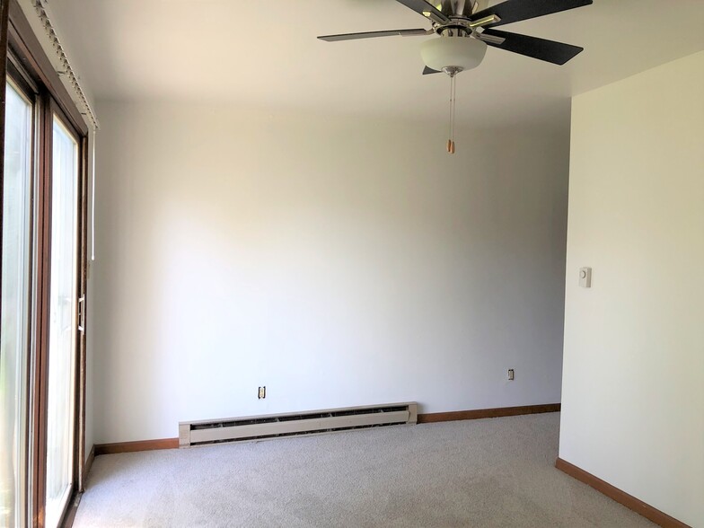 Bedroom - 906 N West St