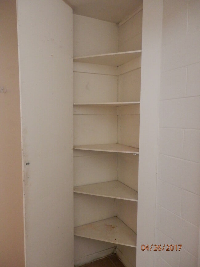 Building Photo - 915 S Platinum Ave