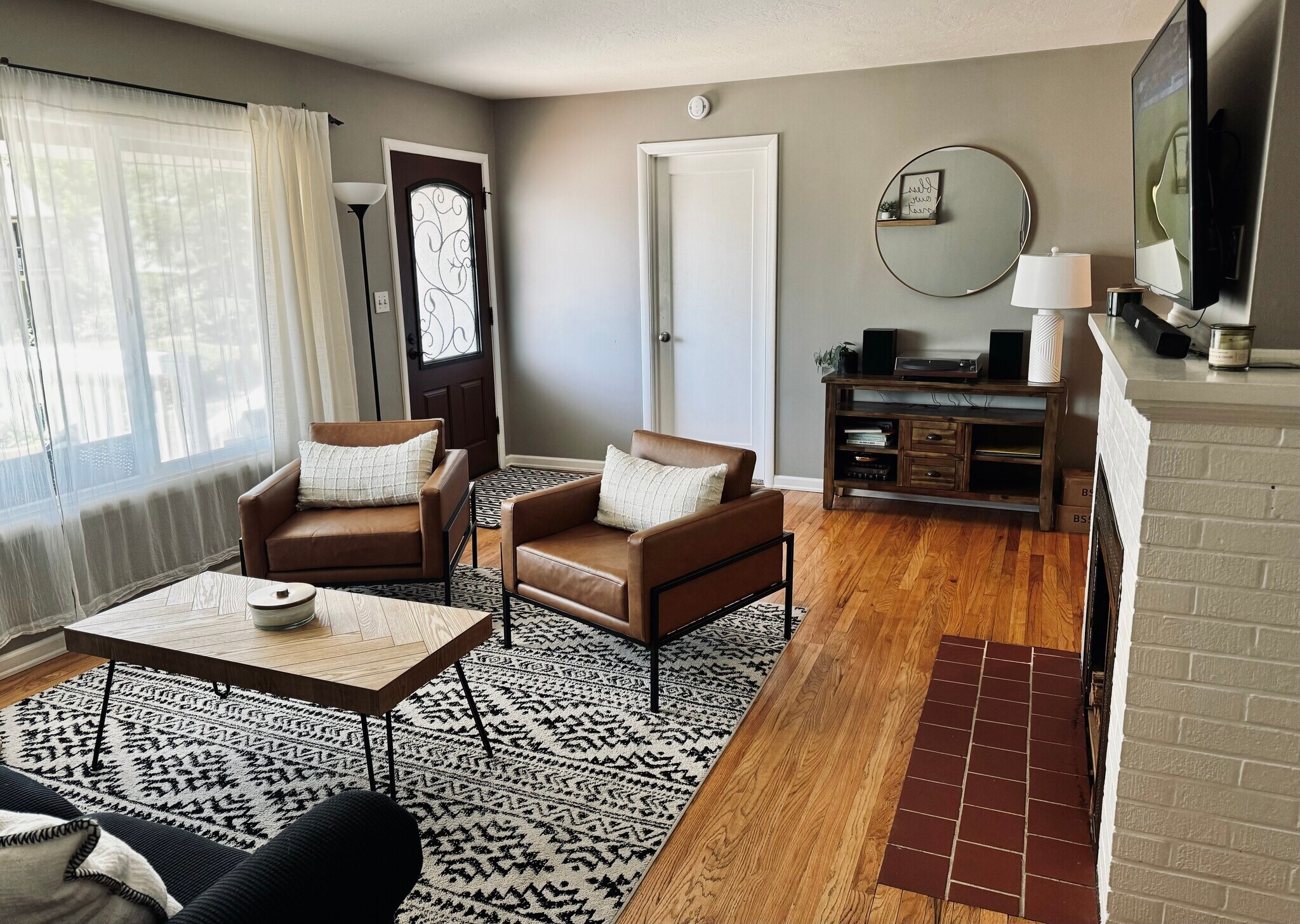 Building Photo - 217 Eastwood Dr