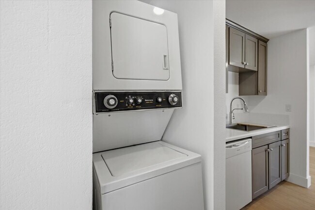 Building Photo - 1040 Gardena