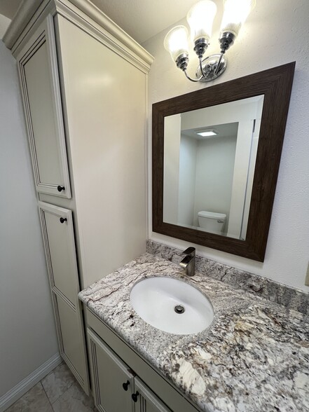 Master Bath - 19156 Avenue of the Oaks