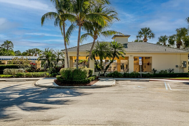 Building Photo - 309 SW Tomoka Springs Dr