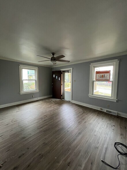 Building Photo - 854 Craig St