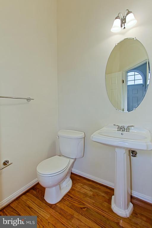 Building Photo - 20748 Hollow Falls Terrace