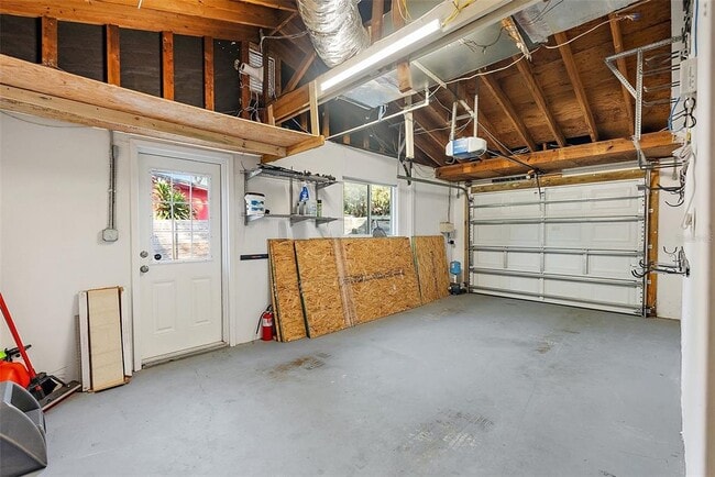 Building Photo - 5080 Oaklawn Ln