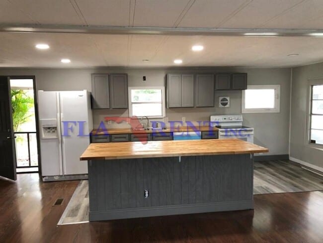 Building Photo - 2/2 FOR RENT SOUTHEAST ORLANDO NEAR AIRPORT