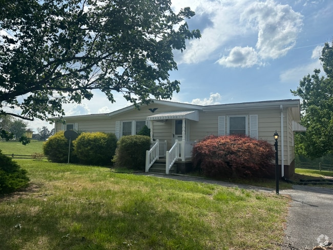Building Photo - 1099 Fairlea Rd