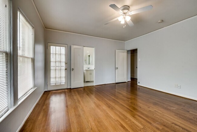 Building Photo - 4208-10 Normandy AVE
