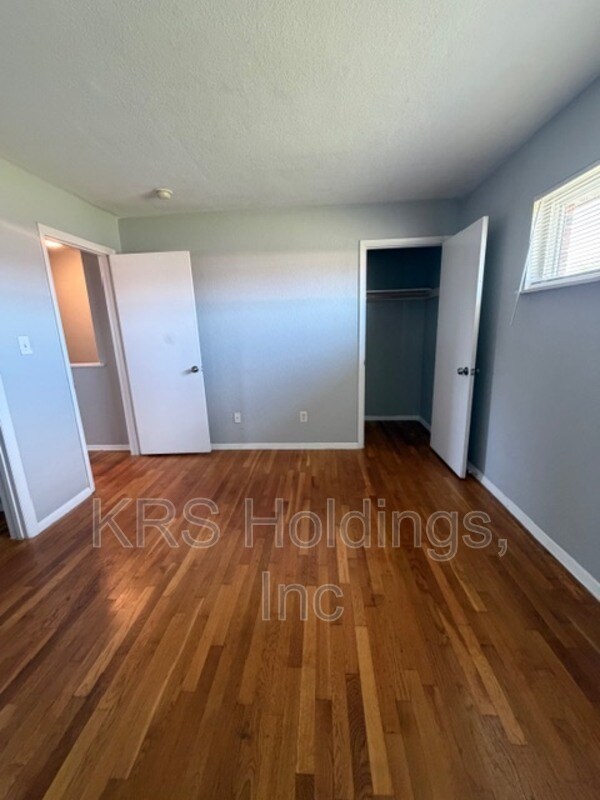 Building Photo - 843 41st St