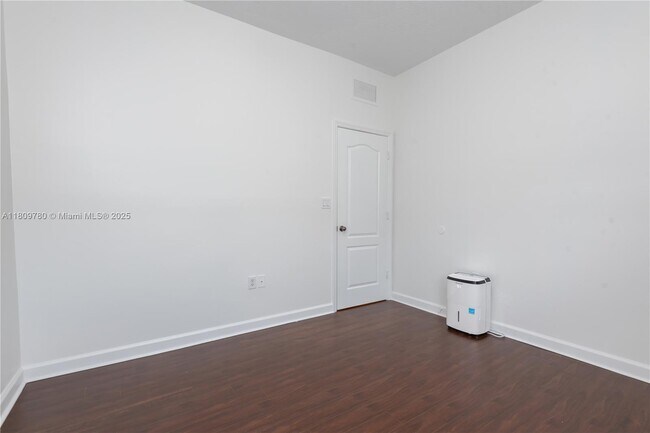 Building Photo - 15323 SW 9th Way